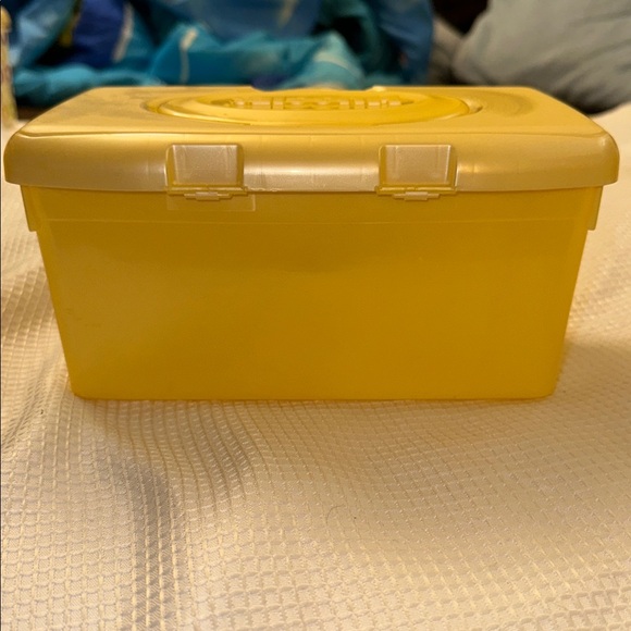 HUGGIES WIPES CONTAINER YELLOW FULL SIZE FLIP LID EMPTY PLASTIC REFILLABLE - Picture 5 of 7